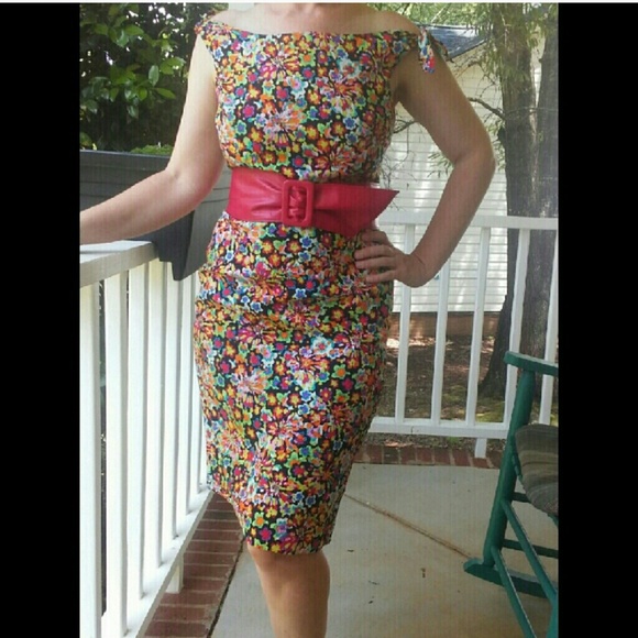 David Meister Dresses & Skirts - David Meister Fun & Flirty Floral Sheath Dress